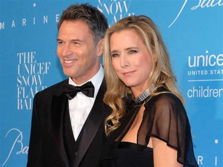 A Comprehensive Guide To Tea Leoni's Current Relationship