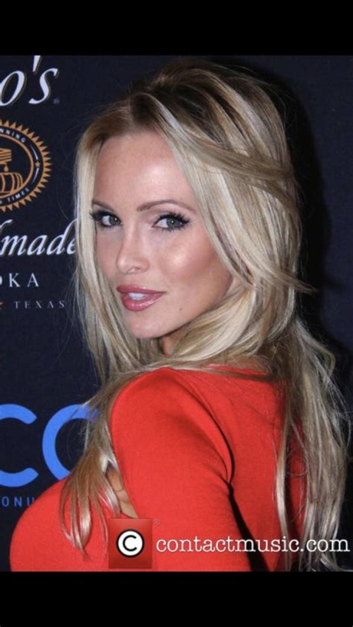 Amanda Landry Net Worth ·