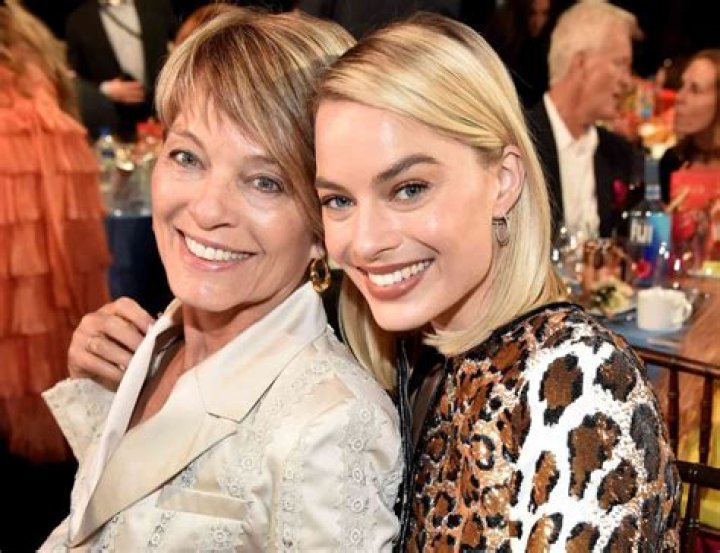 Anya Robbie (Margot Robbie's Sister) Bio, Wiki, Age, Height, Husband, Kids, Net Worth