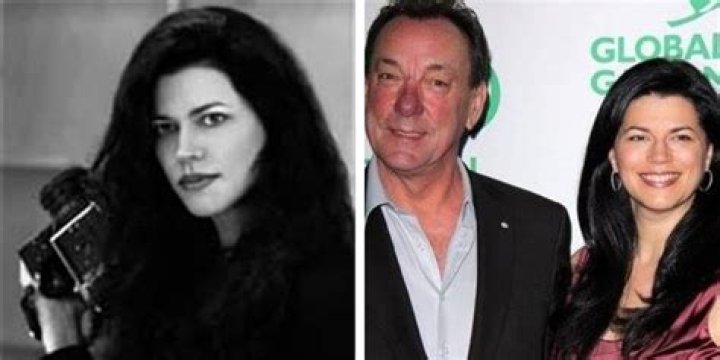 Carrie Nuttall Bio, Wiki, Age, Height, Family, Husband, Photography, and Net Worth