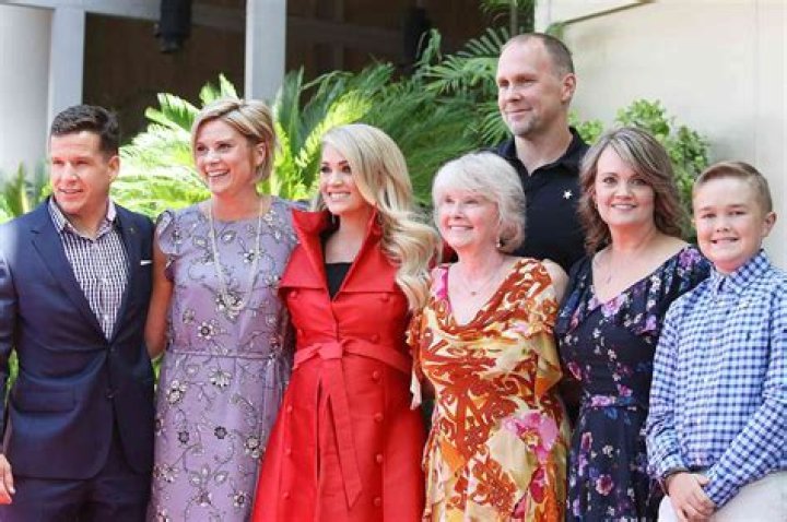 Carrie Underwood Siblings: Meet Her Sisters Stephanie And Shanna Underwood, Family And Net Worth