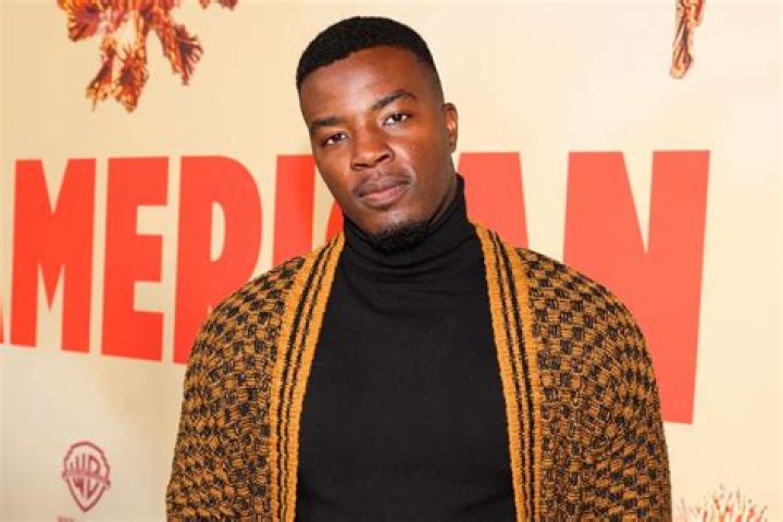 Daniel Ezra (Actor); How Old Is He?, Girlfriend, Parents, Bio, Facts