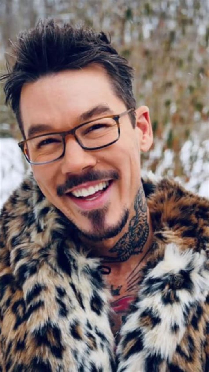 DazeVlog | David Bromstad- Age, Girlfriend, Net Worth, Height, Ethnicity