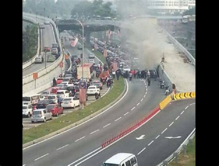 Jalan Kuching Accident Today Resulted Early Morning Traffic Congestion ·