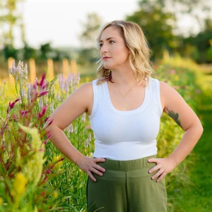 Lauren DeMarco [FOX 5] Bio, Married, Family, Salary, Age
