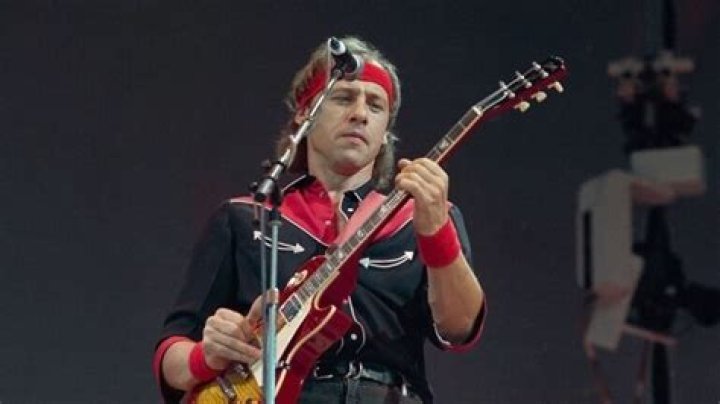 Mark Knopfler Net Worth: Career & Lifestyle