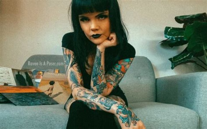 ravenisaposer aka Sarah - Age, Family, Bio ·