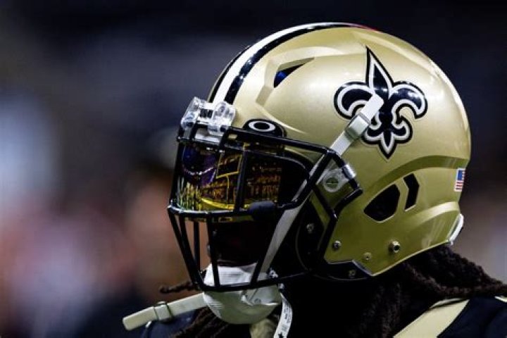 Sideline official injured in Saints-Lions game likely to have surgery after fracturing fibula ·