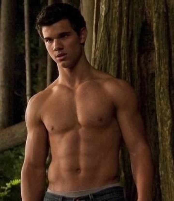 Taylor Lautner Height, Weight, Age, Girlfriend, Body Statistics, Biography