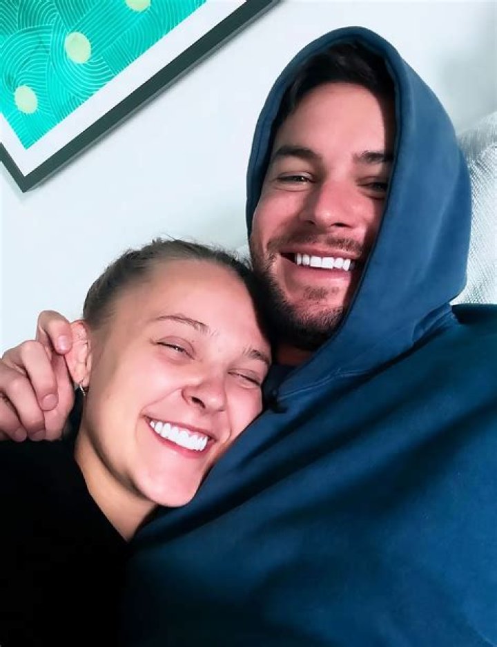 Who is JoJo Dating Now ·