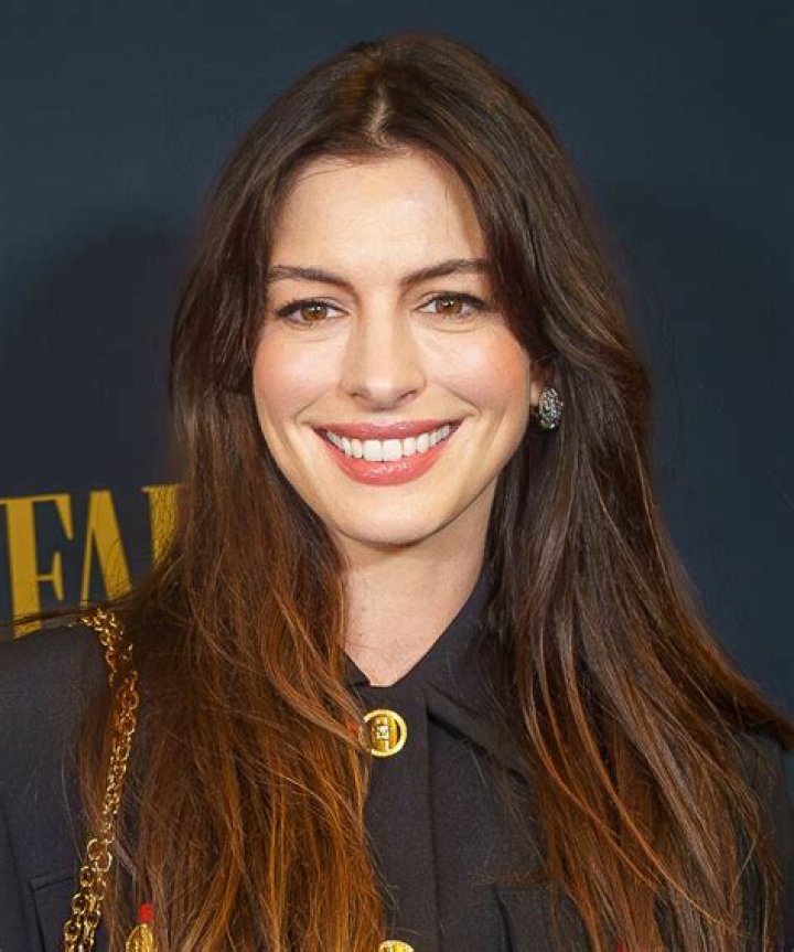 ZBlogS | Anne Hathaway Bio (Wiki)